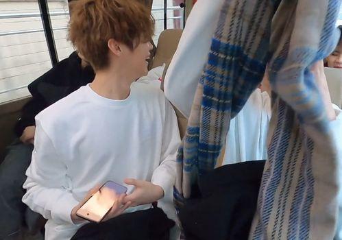 吃瓜鹿晗视频素材高清版,鹿晗吃瓜瞬间，笑点满满，网友直呼太可爱