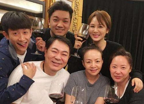 张一山吃瓜家有儿女视频,揭秘童年经典剧幕后趣事