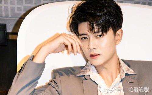 任嘉伦综艺吃瓜照片视频,趣味互动解锁新表情