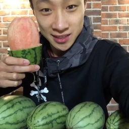 郯城网红吃瓜事件视频播放,视频播放引发全网热议